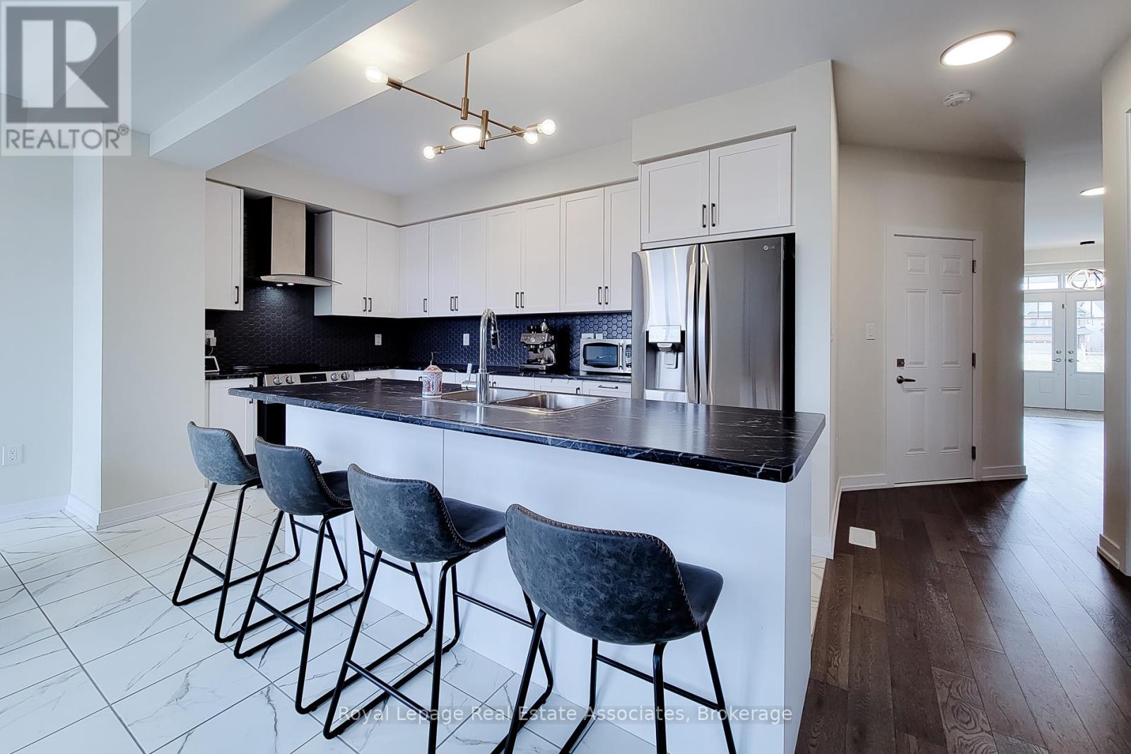 10 Castro Lane, Haldimand, Ontario  N3W 0G9 - Photo 12 - X12911566