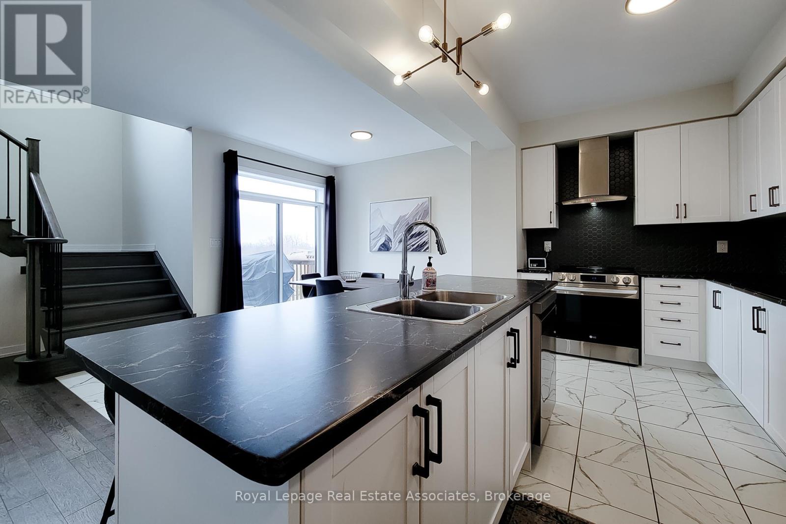 10 Castro Lane, Haldimand, Ontario  N3W 0G9 - Photo 13 - X12911566