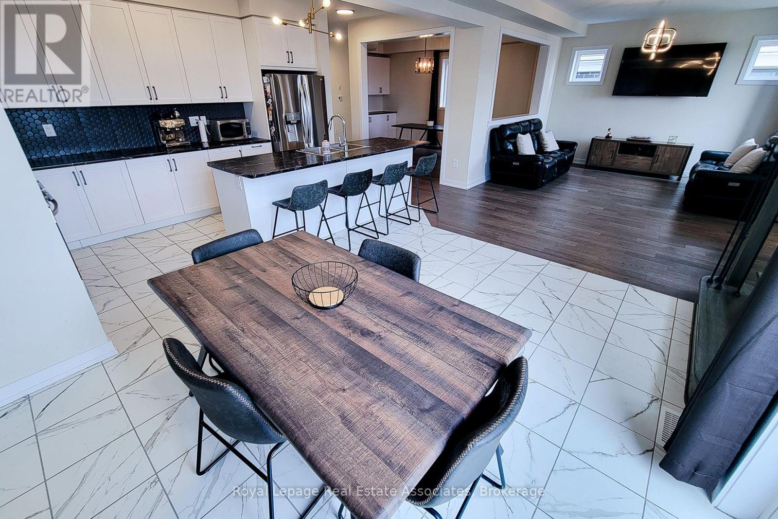 10 Castro Lane, Haldimand, Ontario  N3W 0G9 - Photo 16 - X12911566