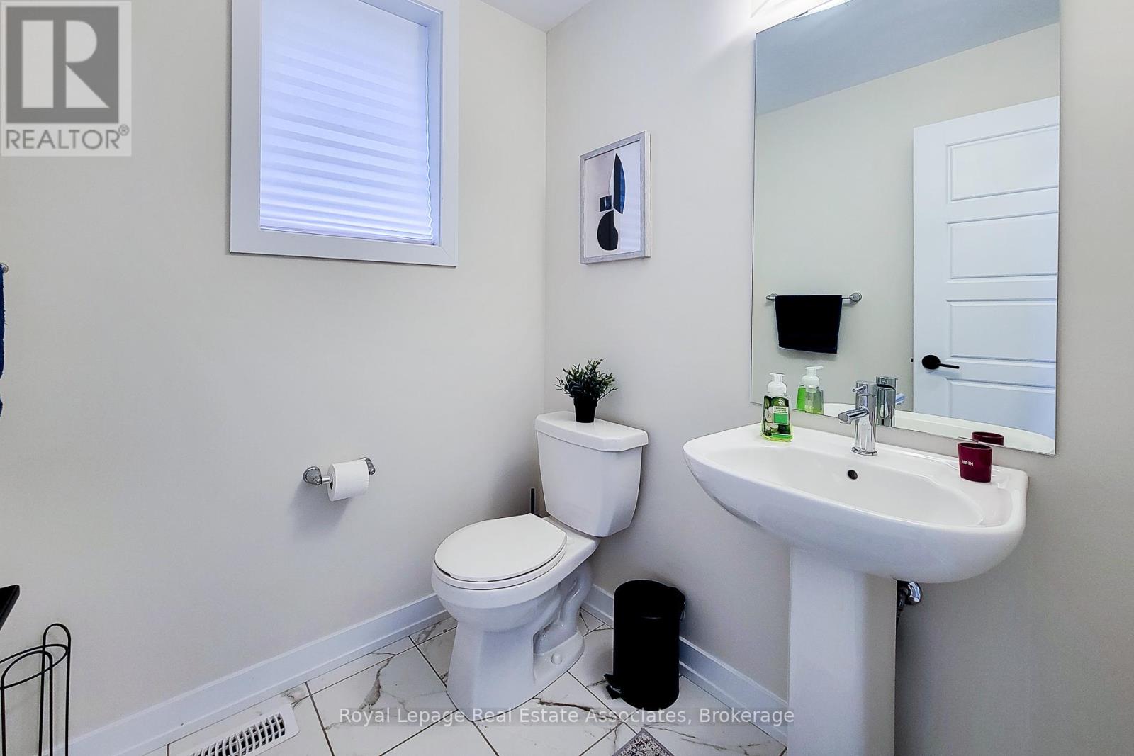 10 Castro Lane, Haldimand, Ontario  N3W 0G9 - Photo 18 - X12911566