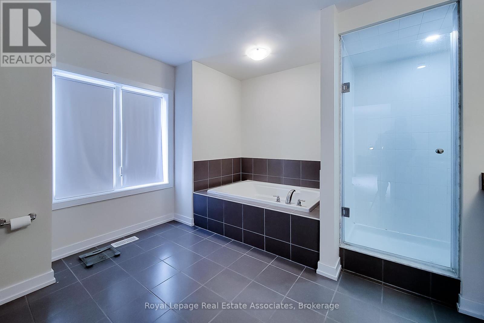 10 Castro Lane, Haldimand, Ontario  N3W 0G9 - Photo 25 - X12911566