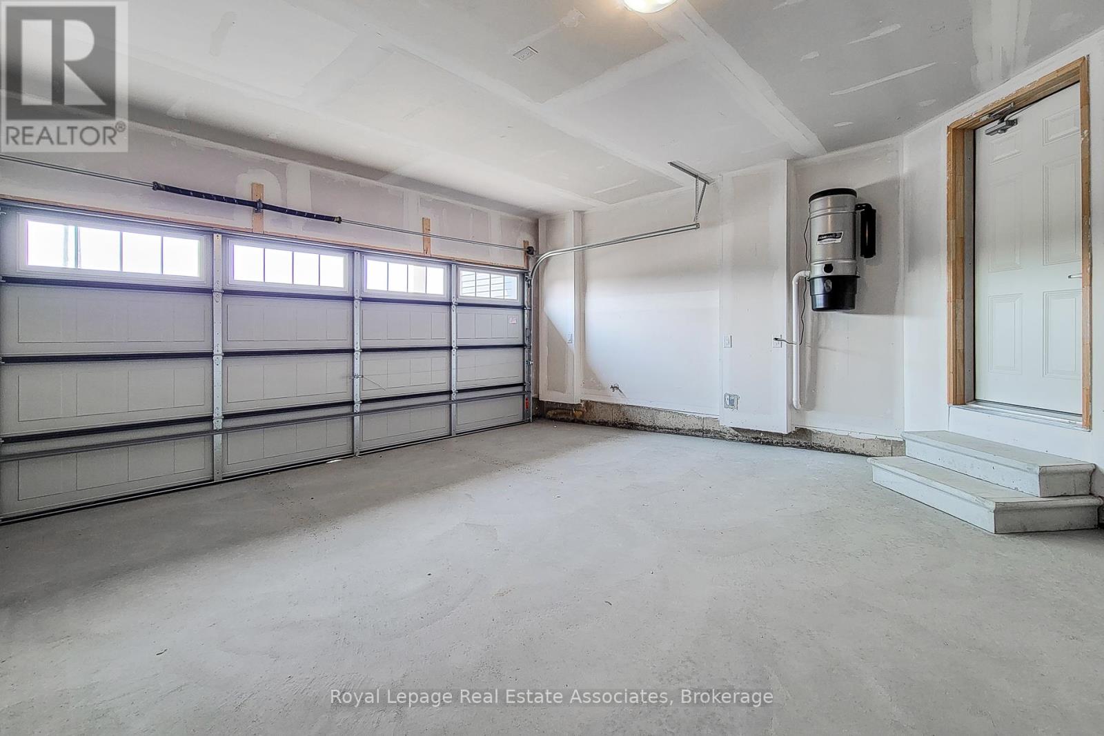 10 Castro Lane, Haldimand, Ontario  N3W 0G9 - Photo 37 - X12911566