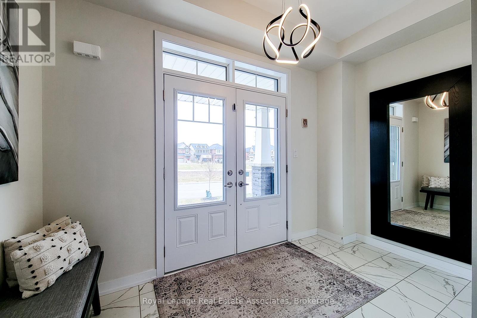 10 Castro Lane, Haldimand, Ontario  N3W 0G9 - Photo 6 - X12911566