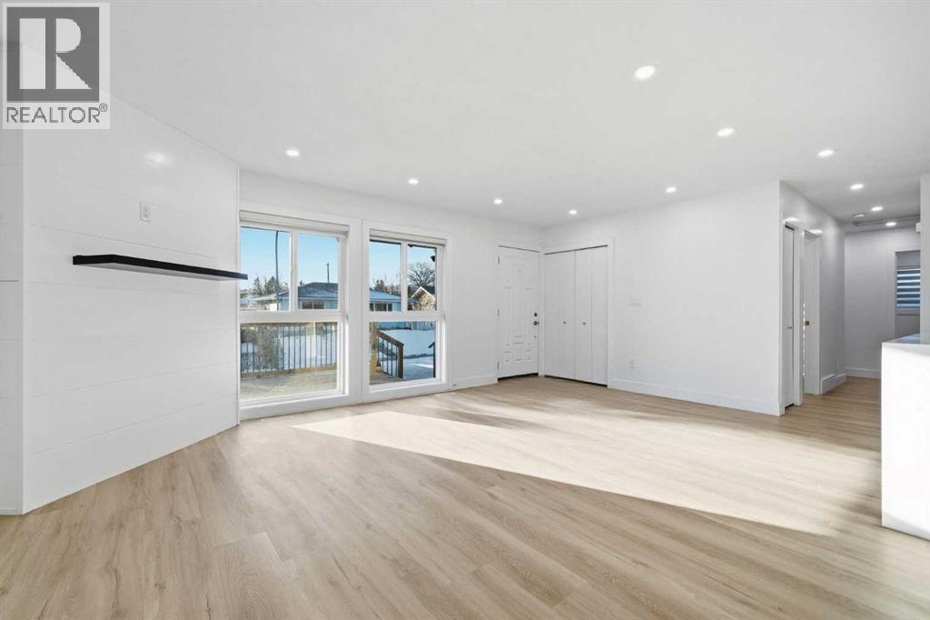 304 Huntbourne Hill Ne, Calgary, Alberta  T2K 3Y4 - Photo 2 - A2278014