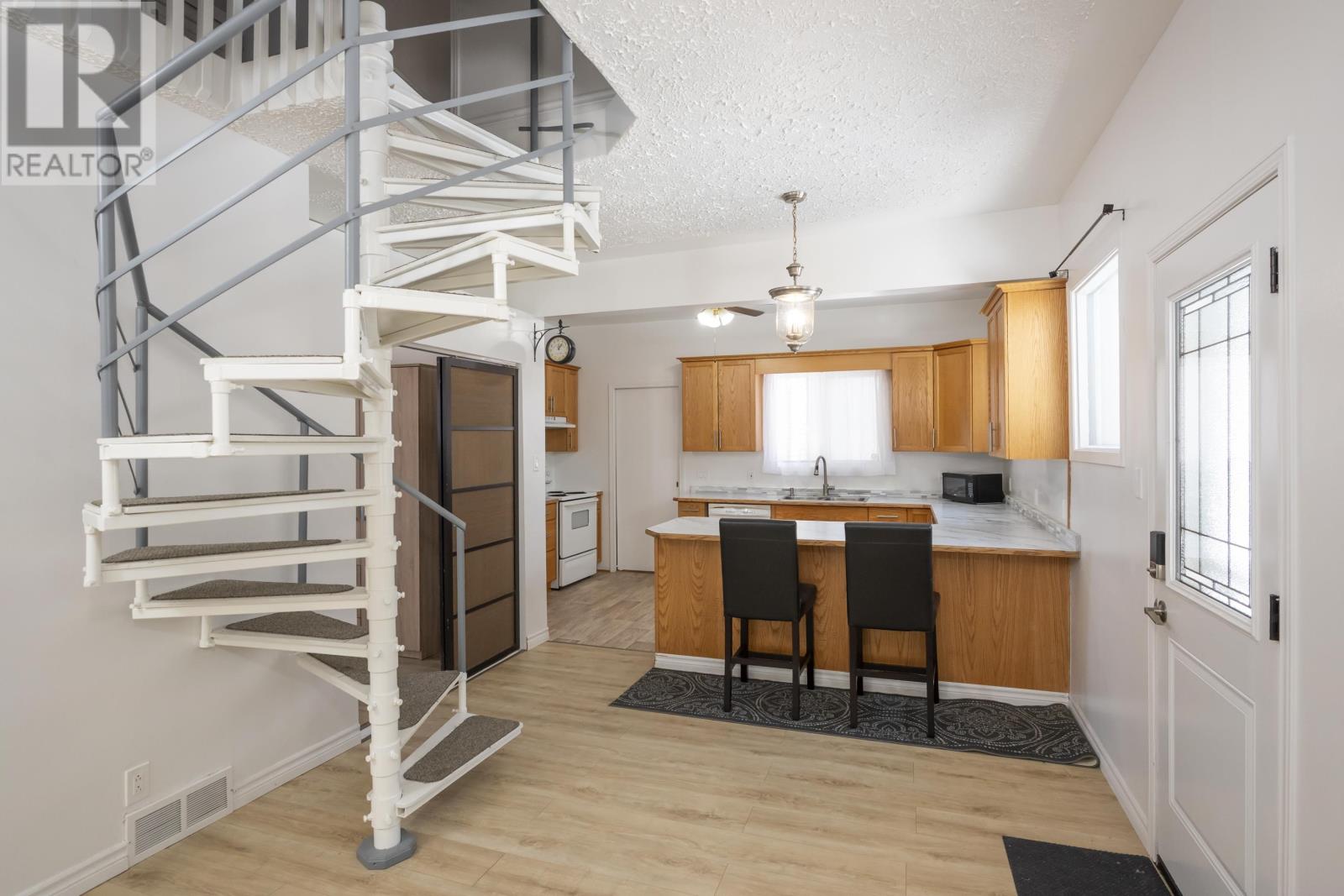 916 Simpson St, Thunder Bay, Ontario  P7C 3K6 - Photo 16 - TB2600504