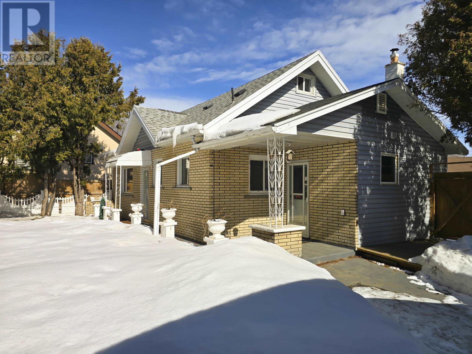 916 Simpson St, Thunder Bay, Ontario