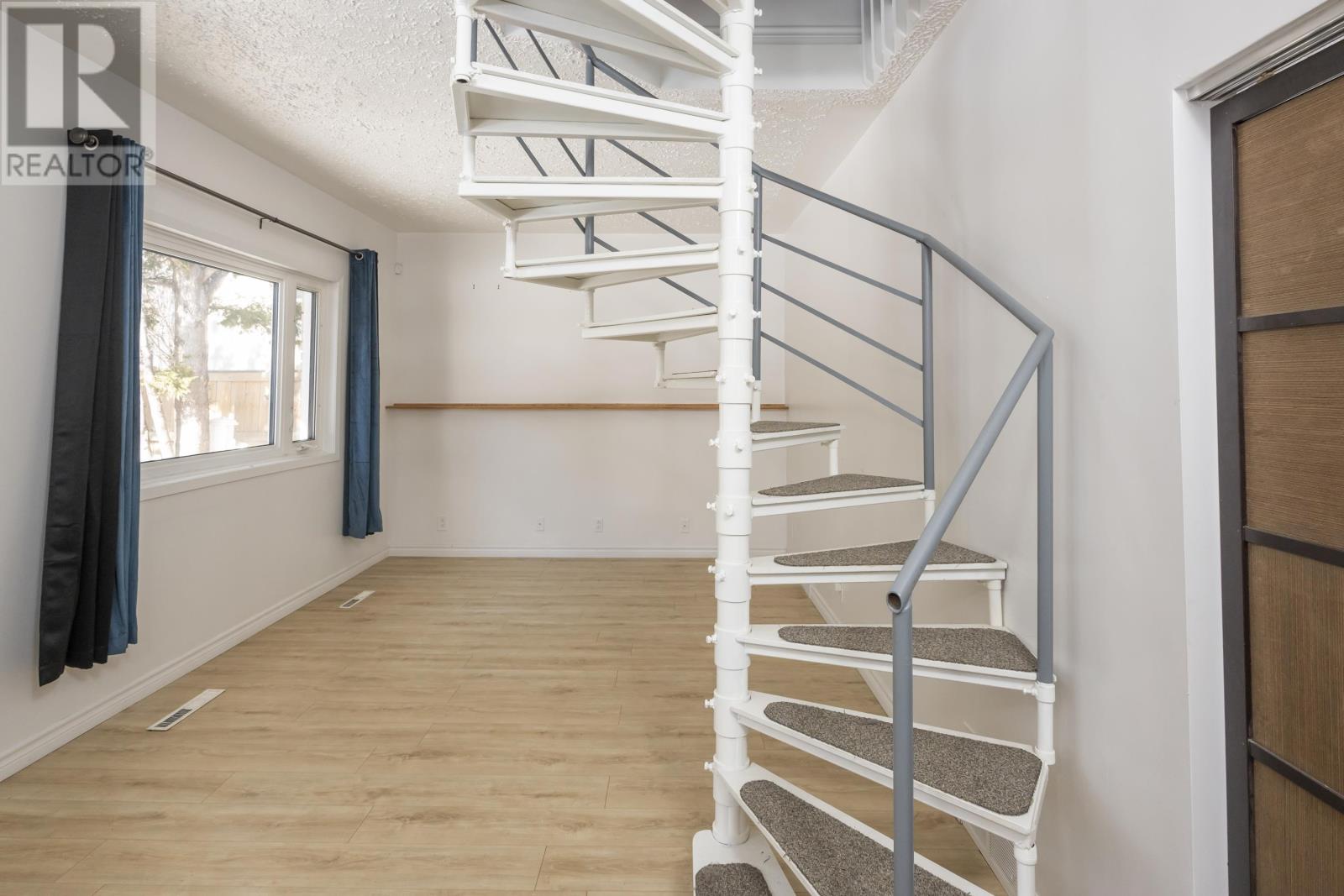 916 Simpson St, Thunder Bay, Ontario  P7C 3K6 - Photo 15 - TB2600504