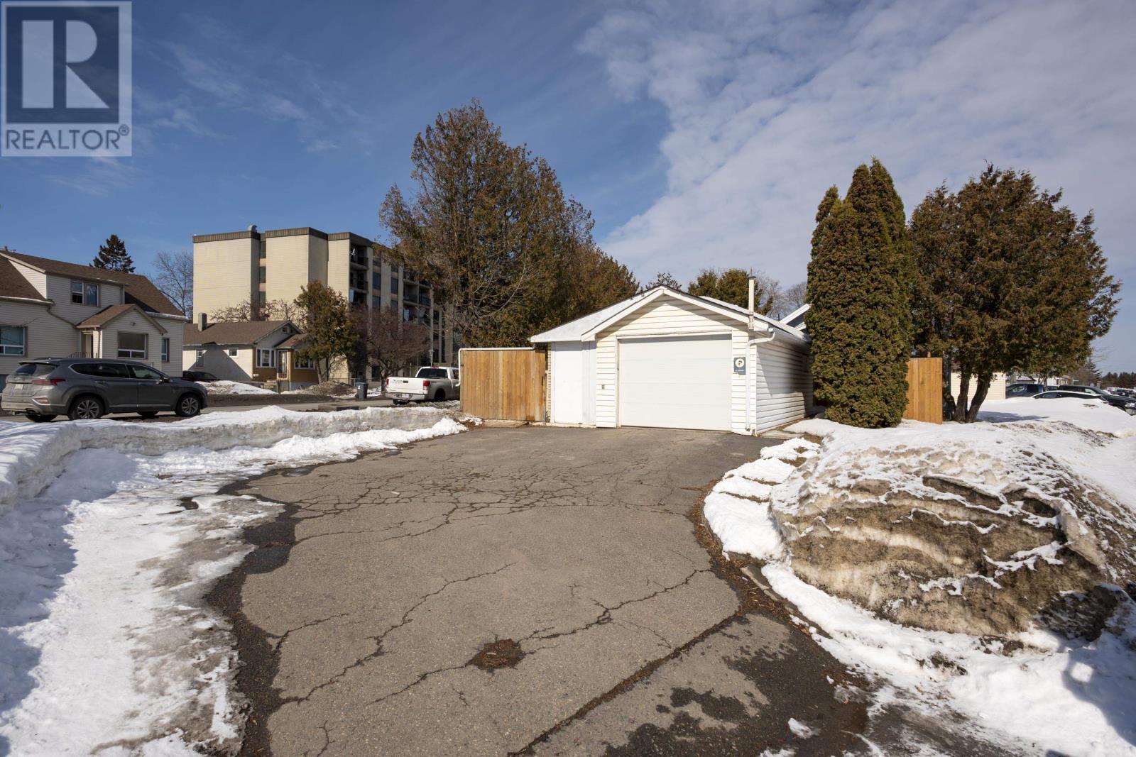 916 Simpson St, Thunder Bay, Ontario  P7C 3K6 - Photo 6 - TB2600504