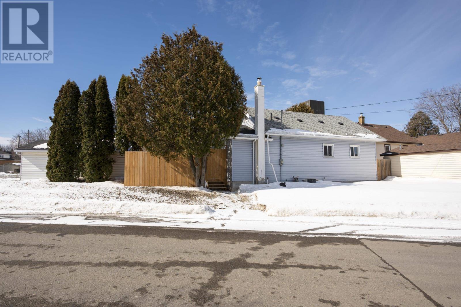 916 Simpson St, Thunder Bay, Ontario  P7C 3K6 - Photo 4 - TB2600504