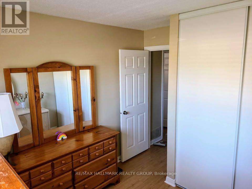 119 Teal Crescent, Ottawa, Ontario  K1E 2C1 - Photo 23 - X12909342