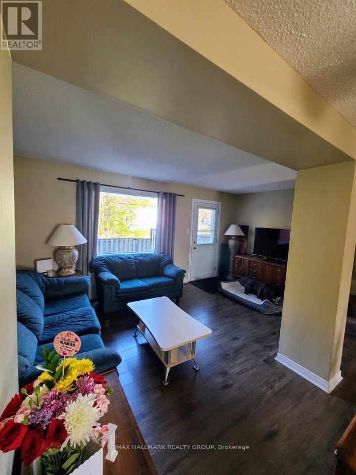 119 Teal Crescent, Ottawa, Ontario  K1E 2C1 - Photo 10 - X12909342