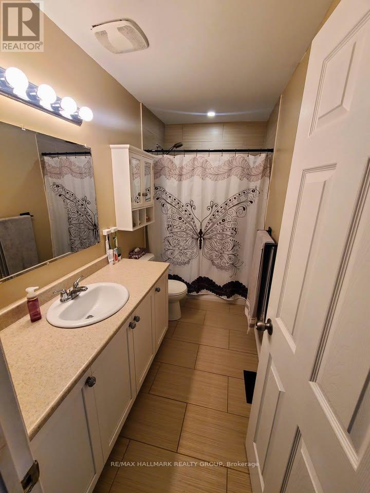 119 Teal Crescent, Ottawa, Ontario  K1E 2C1 - Photo 13 - X12909342