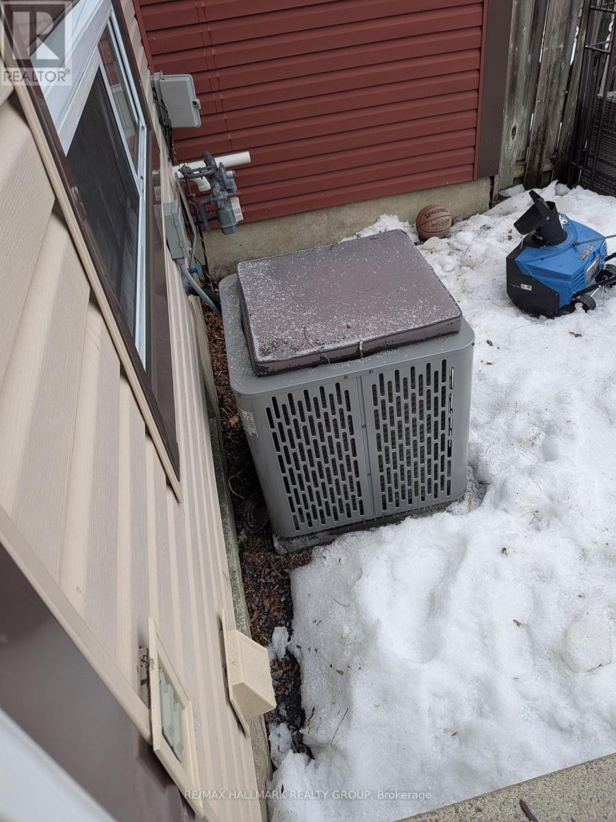 119 Teal Crescent, Ottawa, Ontario  K1E 2C1 - Photo 28 - X12909342