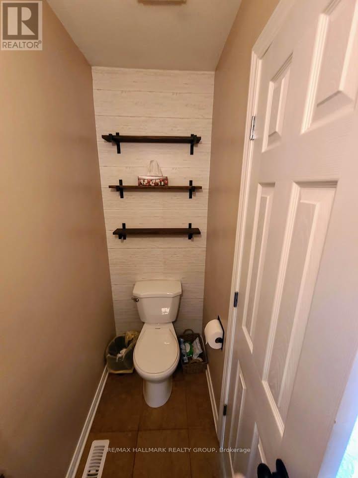 119 Teal Crescent, Ottawa, Ontario  K1E 2C1 - Photo 15 - X12909342