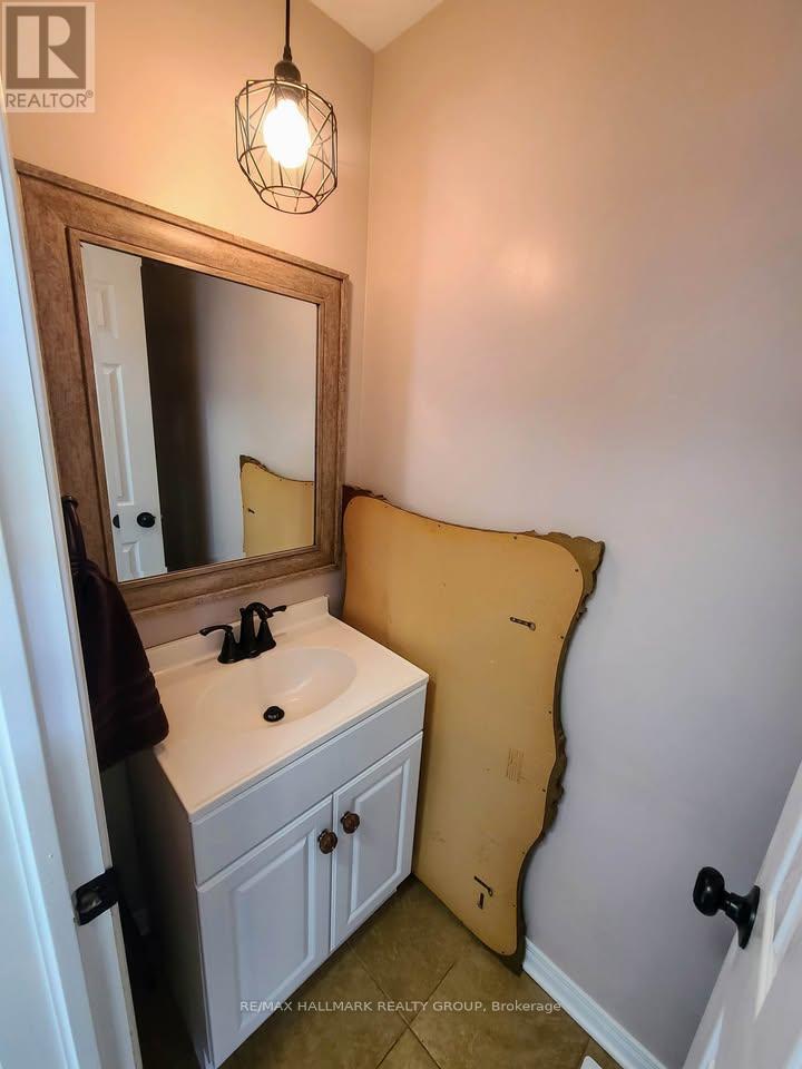 119 Teal Crescent, Ottawa, Ontario  K1E 2C1 - Photo 16 - X12909342