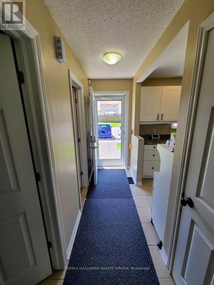119 Teal Crescent, Ottawa, Ontario  K1E 2C1 - Photo 3 - X12909342