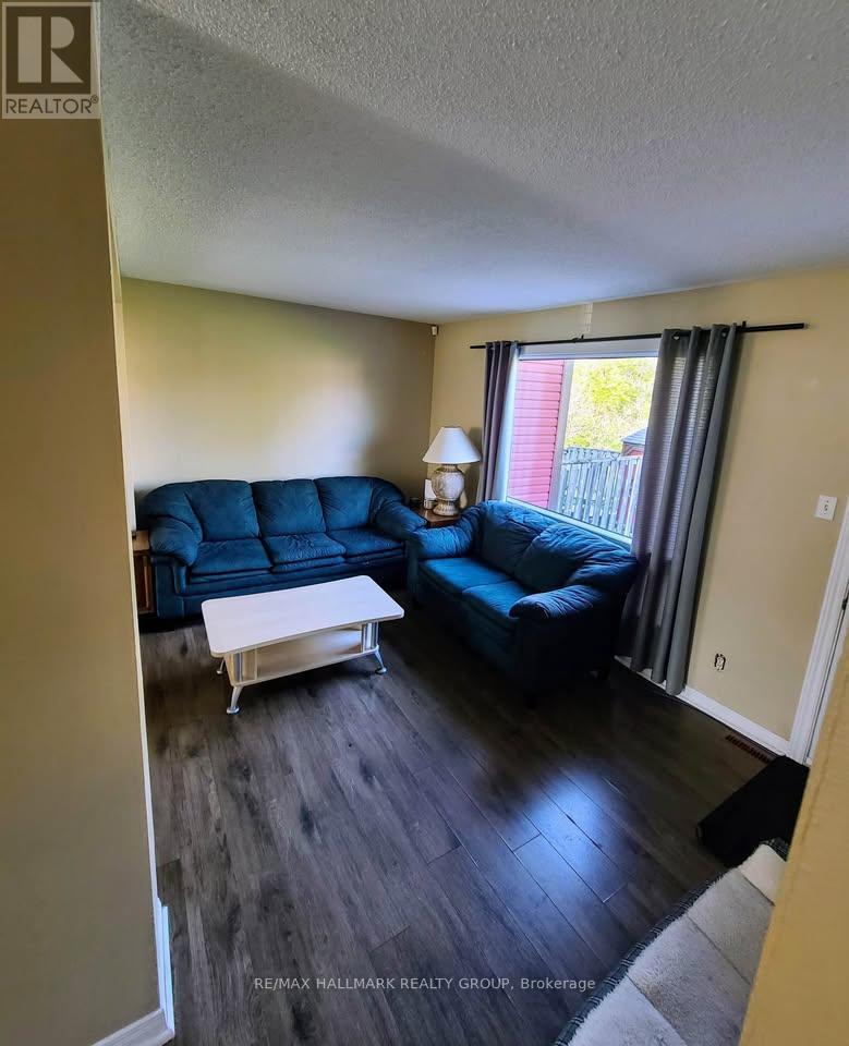 119 Teal Crescent, Ottawa, Ontario  K1E 2C1 - Photo 9 - X12909342