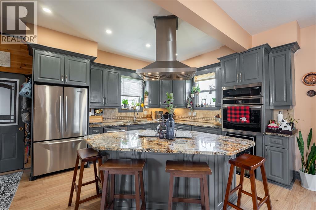 9185 Ipperwash Road, Lambton Shores, Ontario  N0N 1J3 - Photo 6 - 26005879