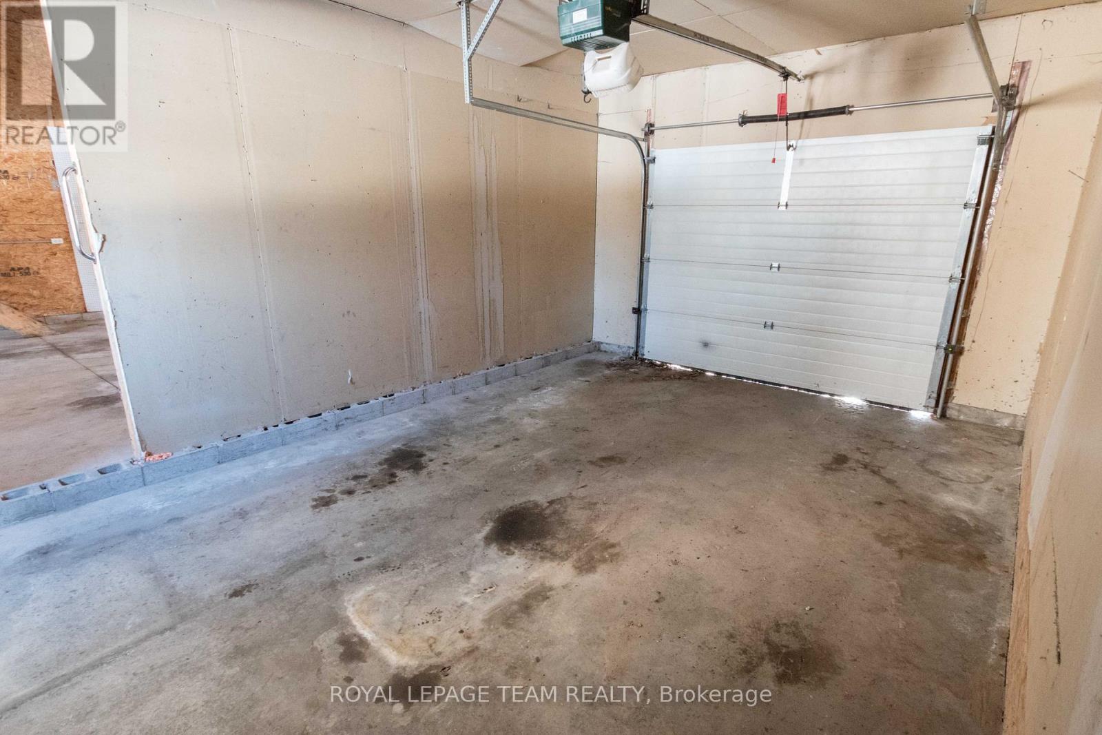 22 Ravenwood Crescent, Petawawa, Ontario  K8H 3M9 - Photo 12 - X12911636