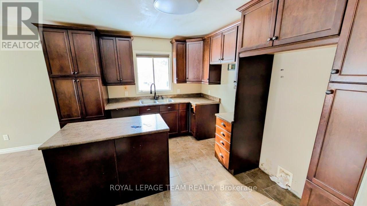 22 Ravenwood Crescent, Petawawa, Ontario  K8H 3M9 - Photo 15 - X12911636