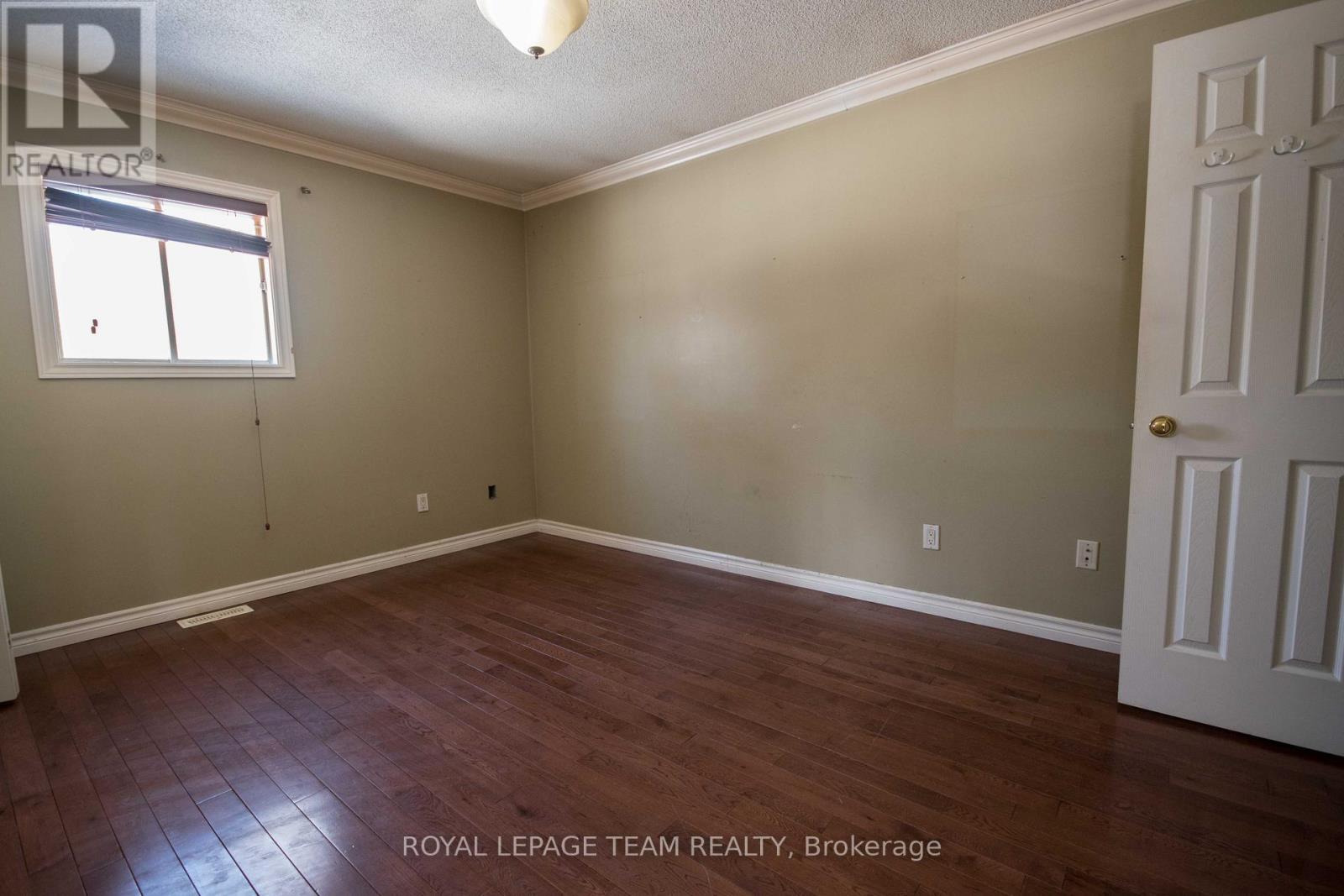 22 Ravenwood Crescent, Petawawa, Ontario  K8H 3M9 - Photo 21 - X12911636