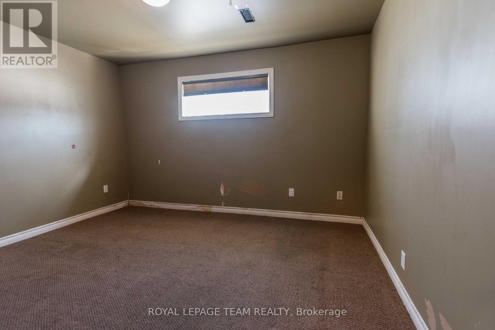 22 Ravenwood Crescent, Petawawa, Ontario  K8H 3M9 - Photo 6 - X12911636