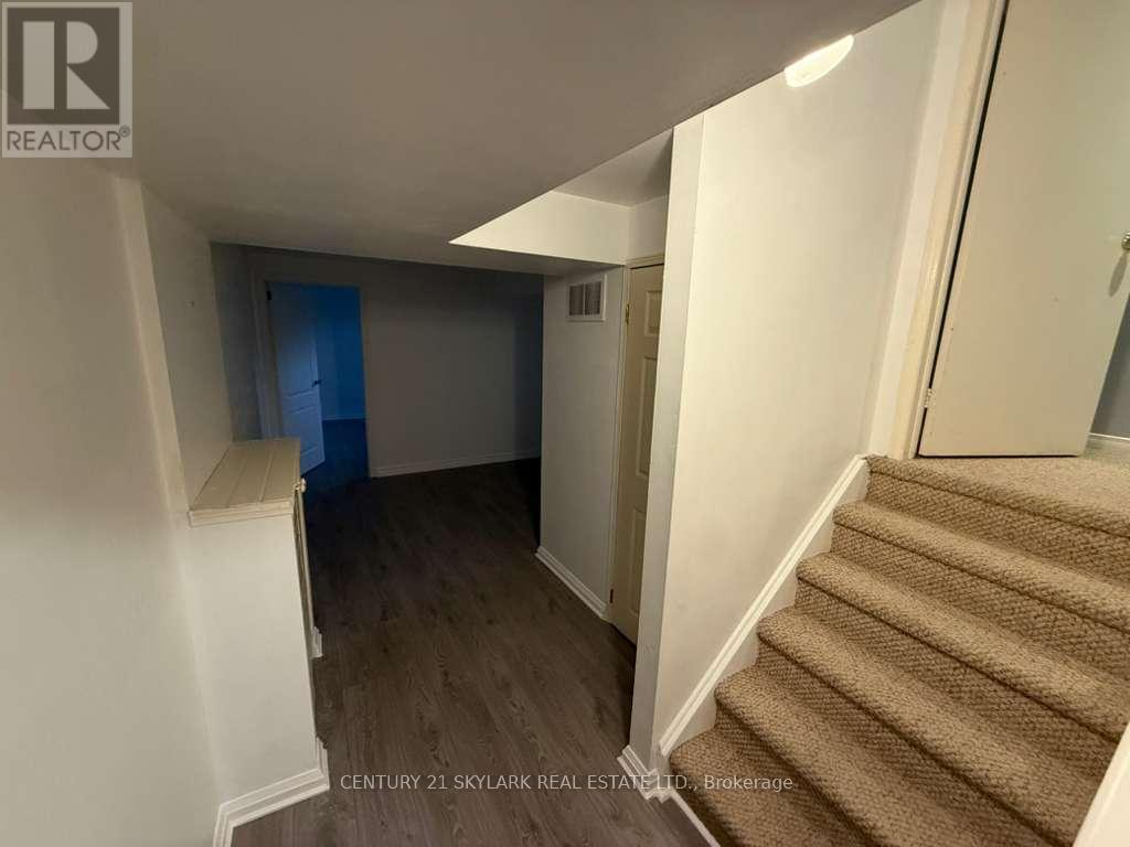 73 Chipmunk Crescent, Brampton, Ontario  L6R 1B4 - Photo 13 - W12909364