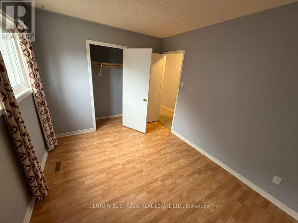 73 Chipmunk Crescent, Brampton, Ontario  L6R 1B4 - Photo 10 - W12909364