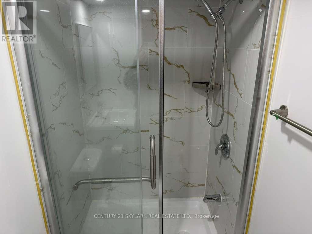 73 Chipmunk Crescent, Brampton, Ontario  L6R 1B4 - Photo 17 - W12909364