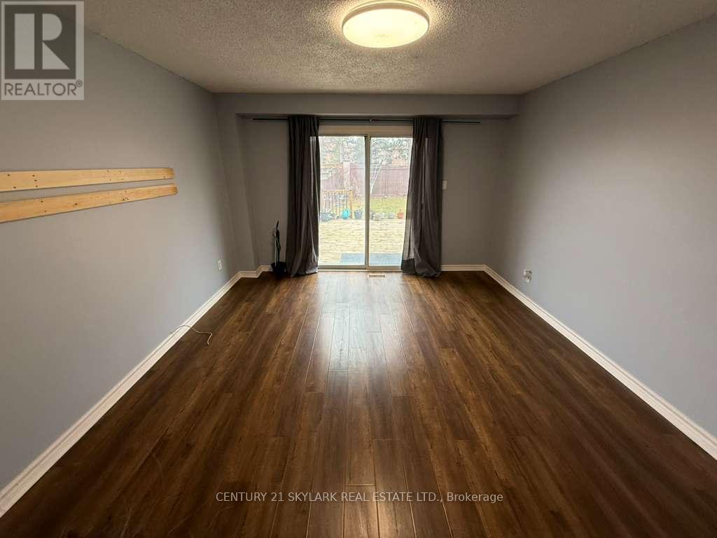 73 Chipmunk Crescent, Brampton, Ontario  L6R 1B4 - Photo 2 - W12909364