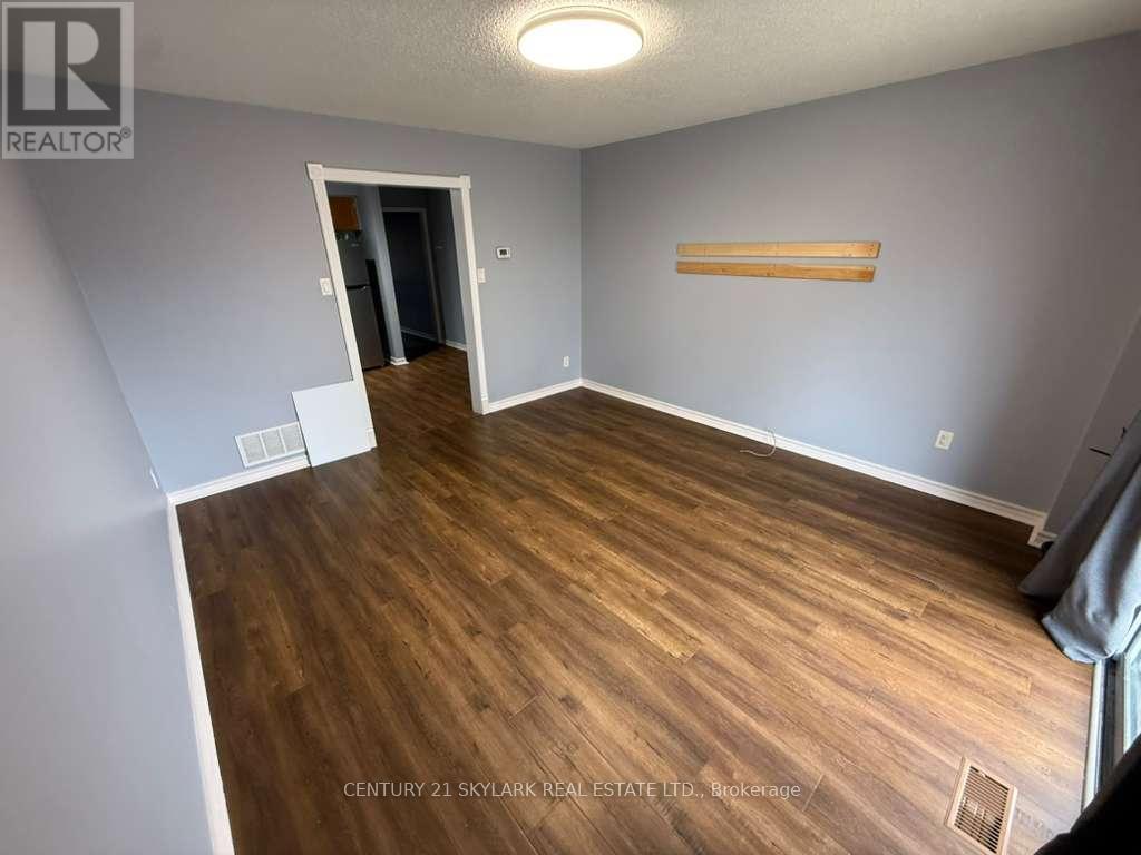 73 Chipmunk Crescent, Brampton, Ontario  L6R 1B4 - Photo 3 - W12909364