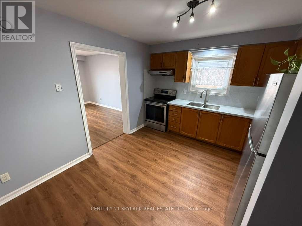 73 Chipmunk Crescent, Brampton, Ontario  L6R 1B4 - Photo 5 - W12909364