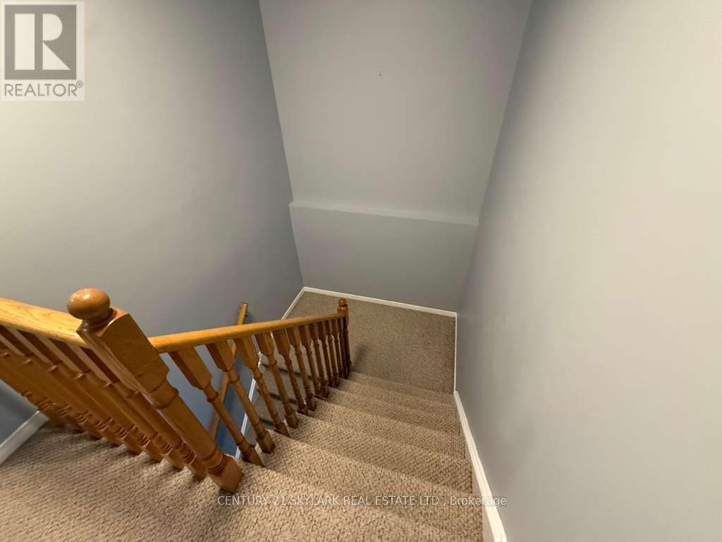 73 Chipmunk Crescent, Brampton, Ontario  L6R 1B4 - Photo 6 - W12909364