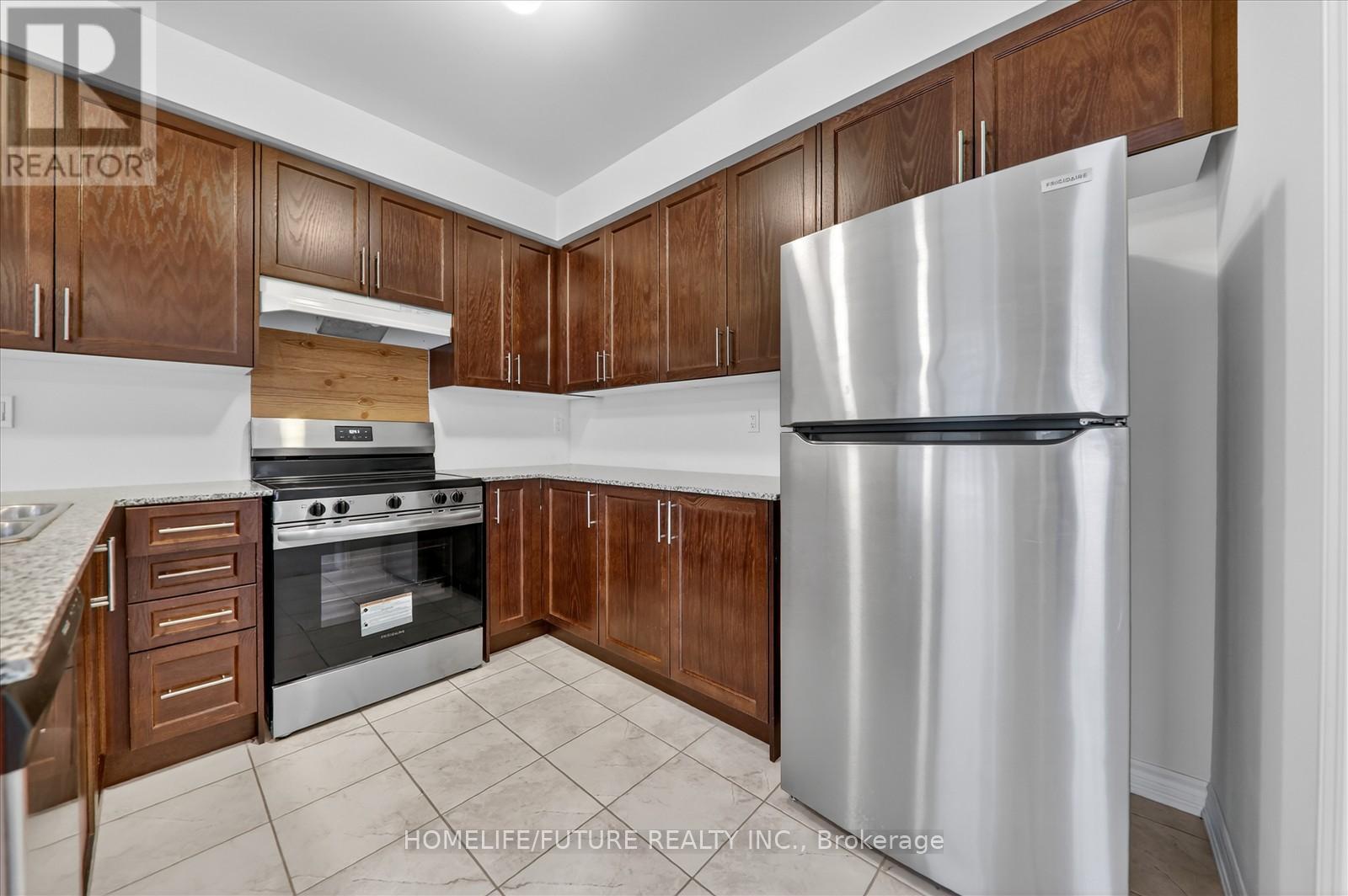 8 Grieve Street, Georgina (Sutton & Jackson's Point), Ontario  L0E 1R0 - Photo 10 - N12911674