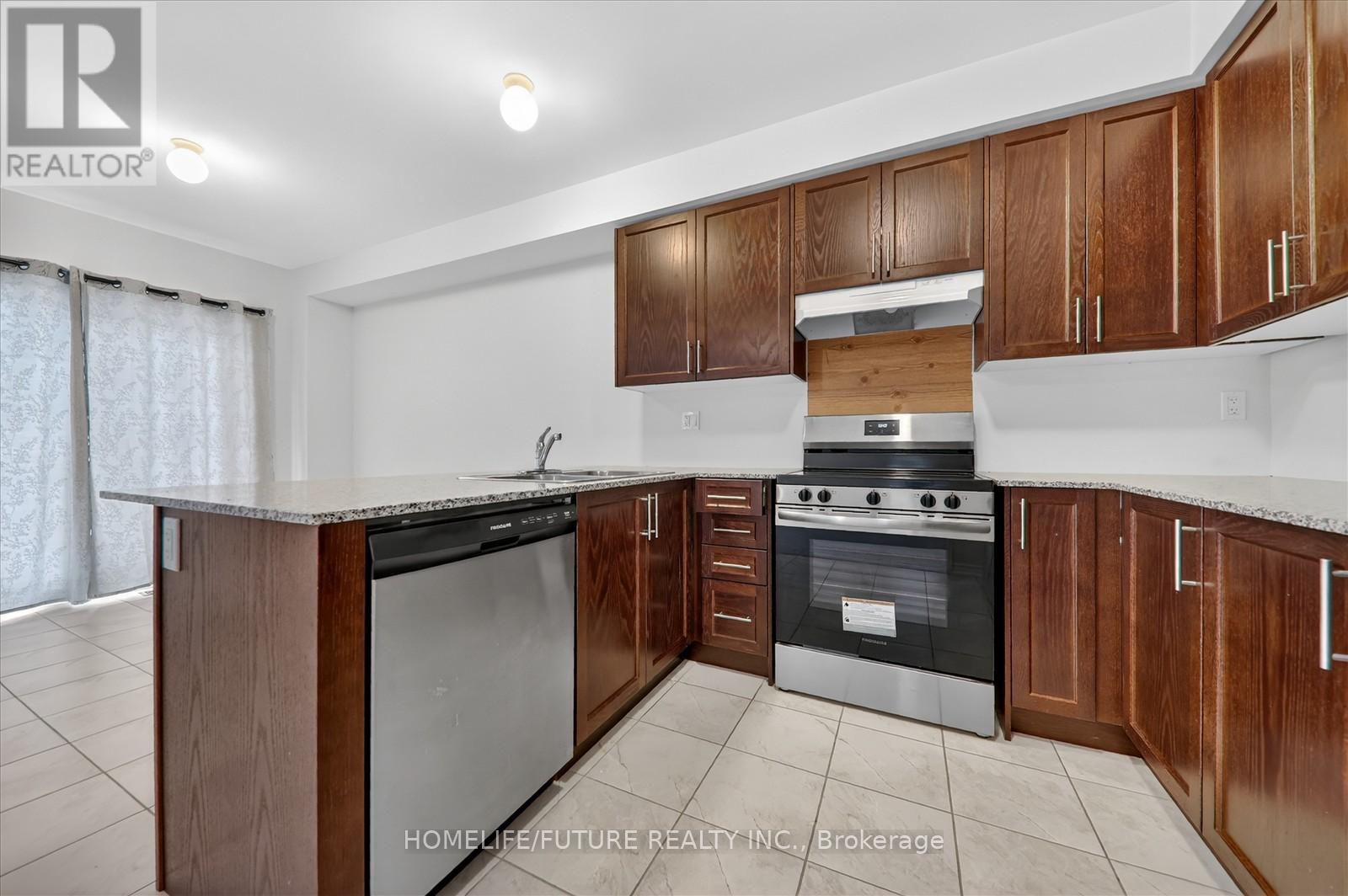 8 Grieve Street, Georgina (Sutton & Jackson's Point), Ontario  L0E 1R0 - Photo 11 - N12911674