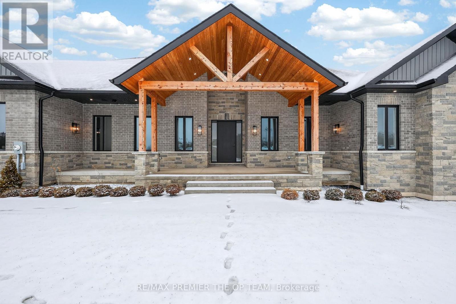 60 Marni Lane, Springwater, Ontario  L0L 2K0 - Photo 2 - S12911694