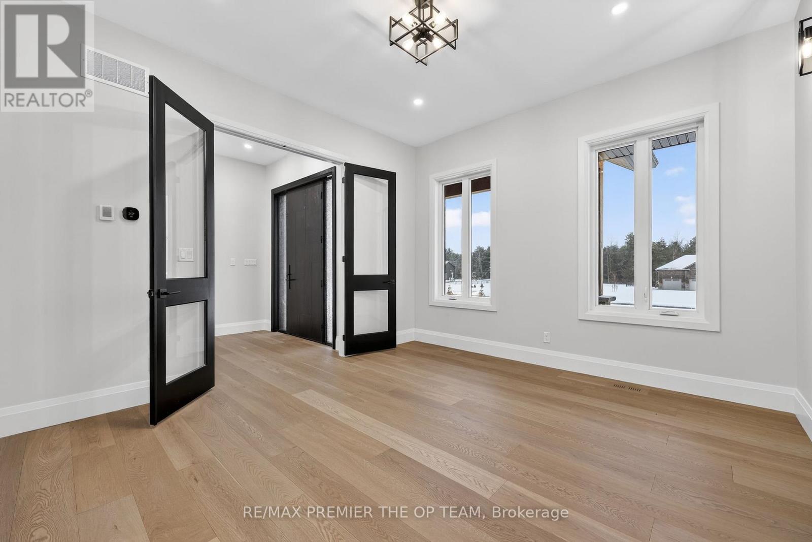 60 Marni Lane, Springwater, Ontario  L0L 2K0 - Photo 21 - S12911694