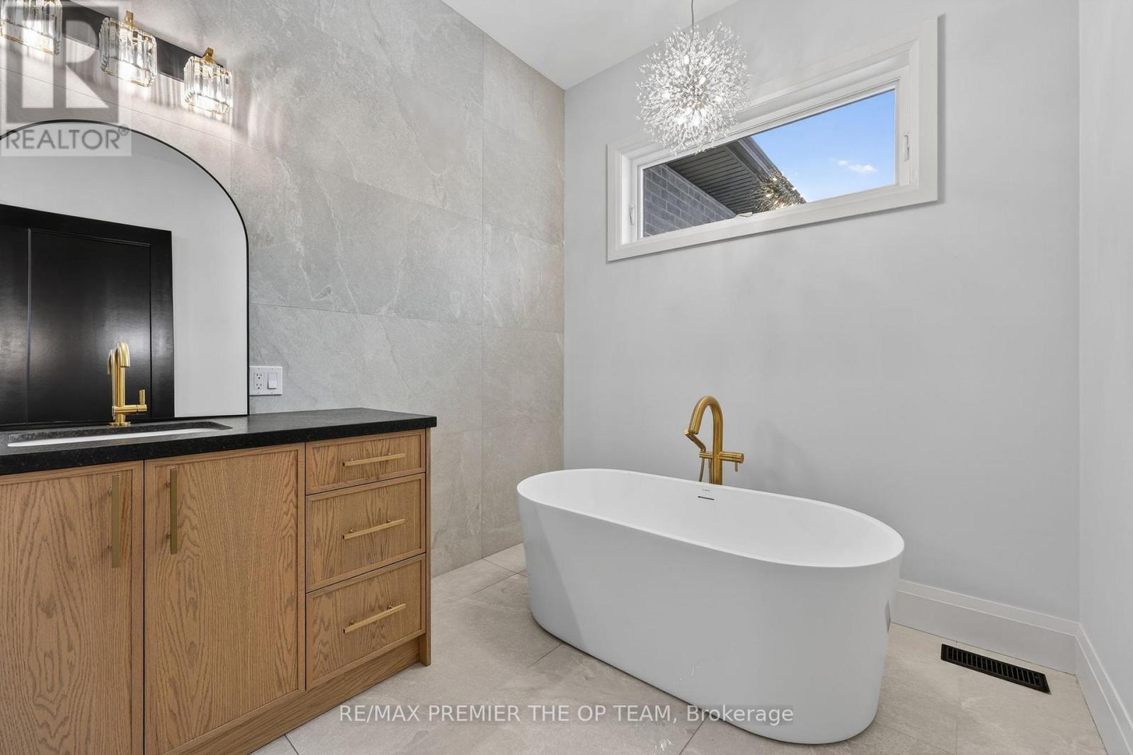 60 Marni Lane, Springwater, Ontario  L0L 2K0 - Photo 32 - S12911694