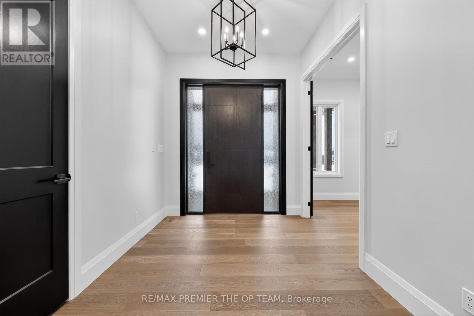 60 Marni Lane, Springwater, Ontario  L0L 2K0 - Photo 6 - S12911694