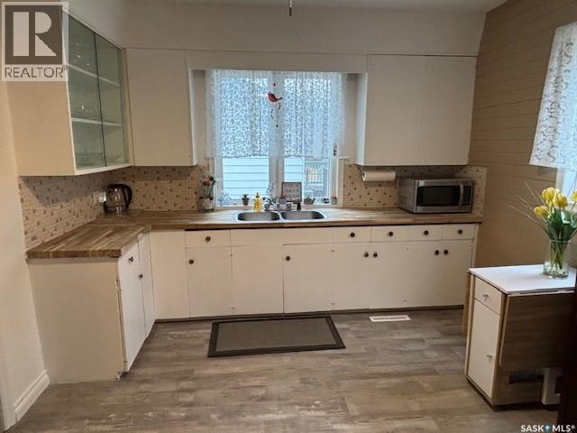 224 3rd Avenue W, Canora, Saskatchewan  S0A 0L0 - Photo 3 - SK022042