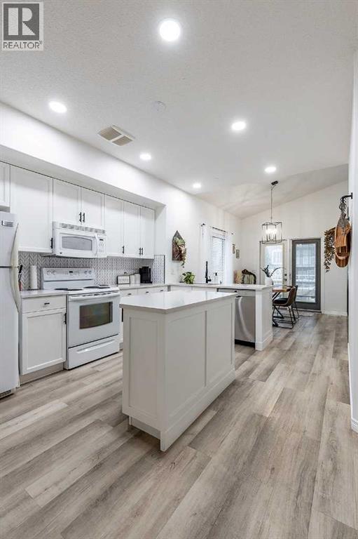 226 Somerset Way Se, Medicine Hat, Alberta  T1B 0B6 - Photo 8 - A2286160