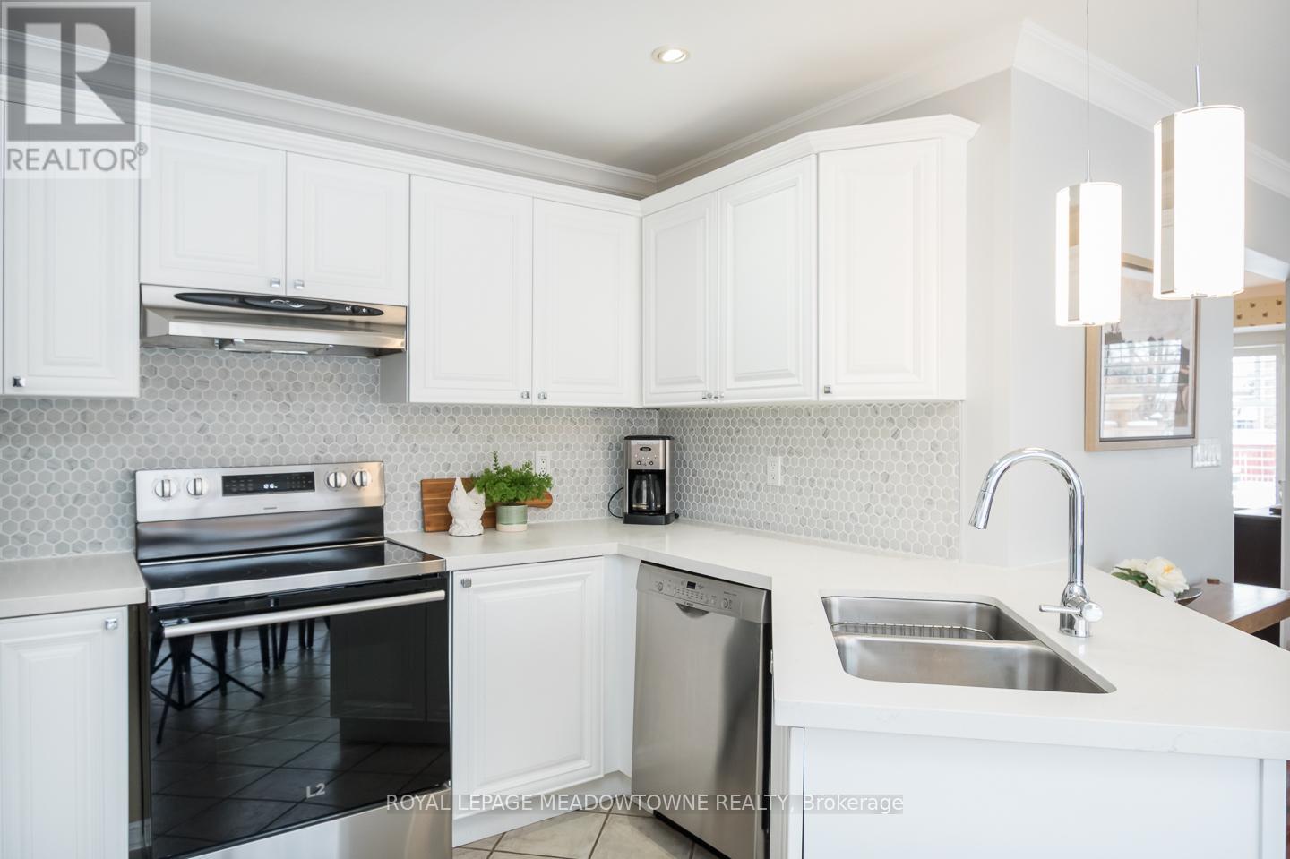 1592 French Garden, Milton, Ontario  L9T 5M4 - Photo 13 - W12911626