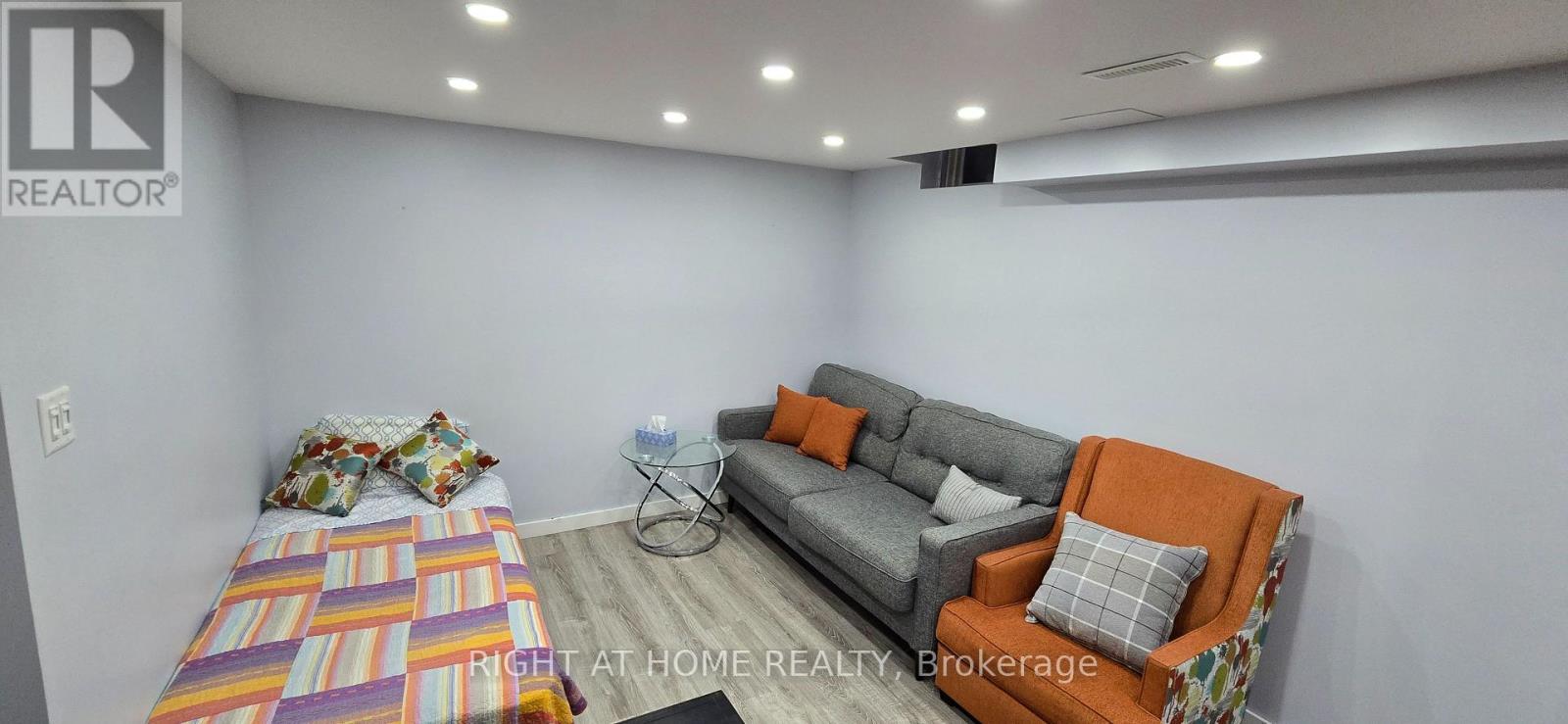 # 7 - 2655 Gananoque Drive, Mississauga, Ontario  L5N 3A6 - Photo 3 - W12911630