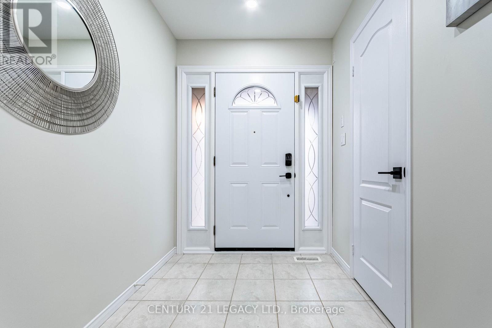 4110 Forest Run Avenue, Burlington, Ontario  L7M 4L7 - Photo 5 - W12911644