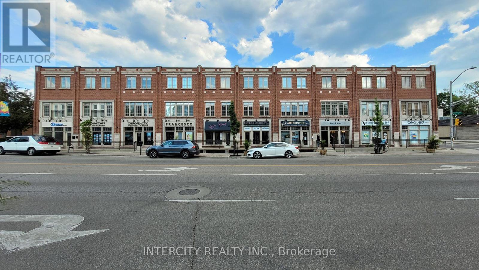 86 Lakeshore Road W, Oakville, Ontario  L6K 3A2 - Photo 2 - W12911658