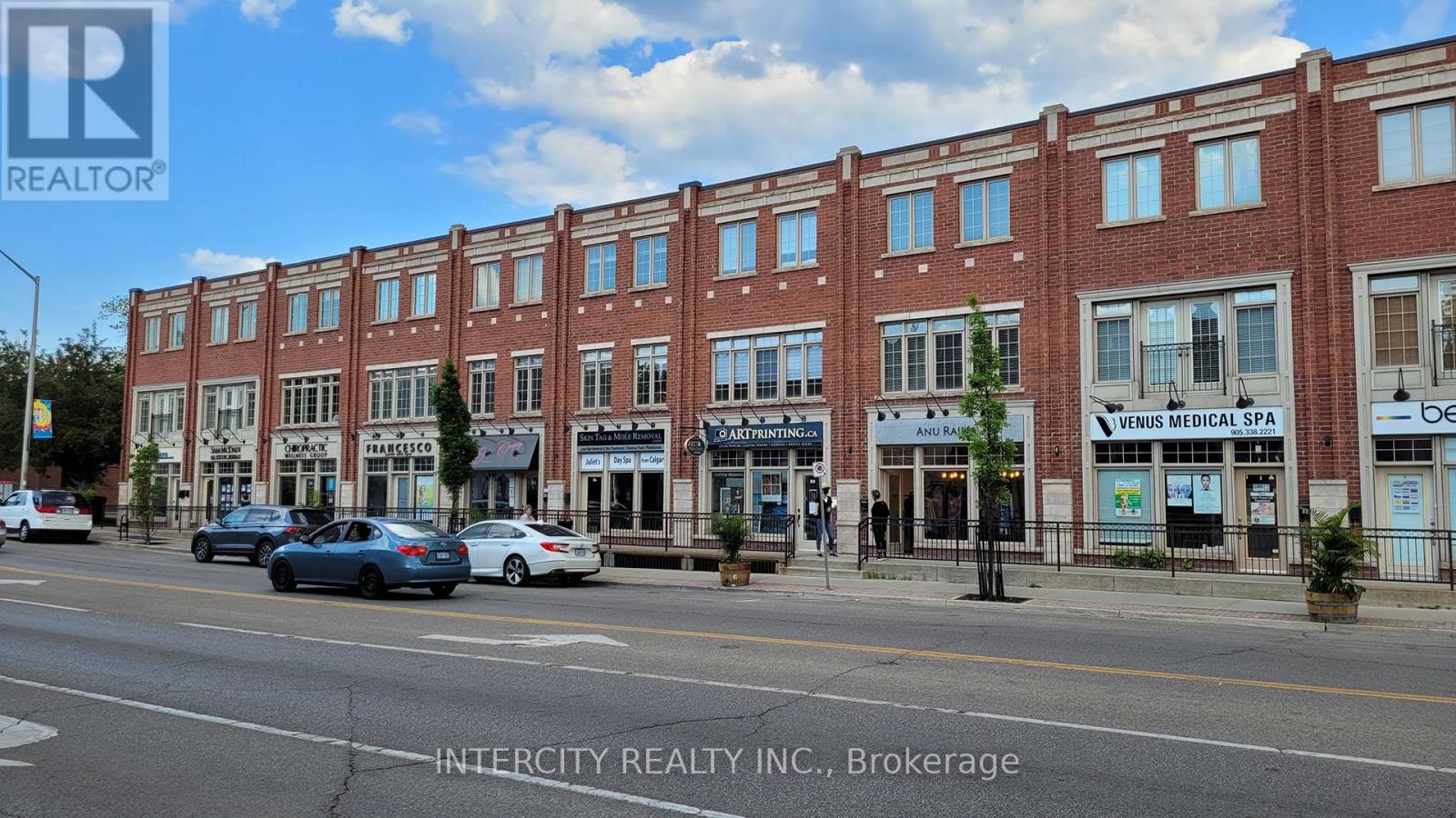 86 Lakeshore Road W, Oakville, Ontario  L6K 3A2 - Photo 3 - W12911658