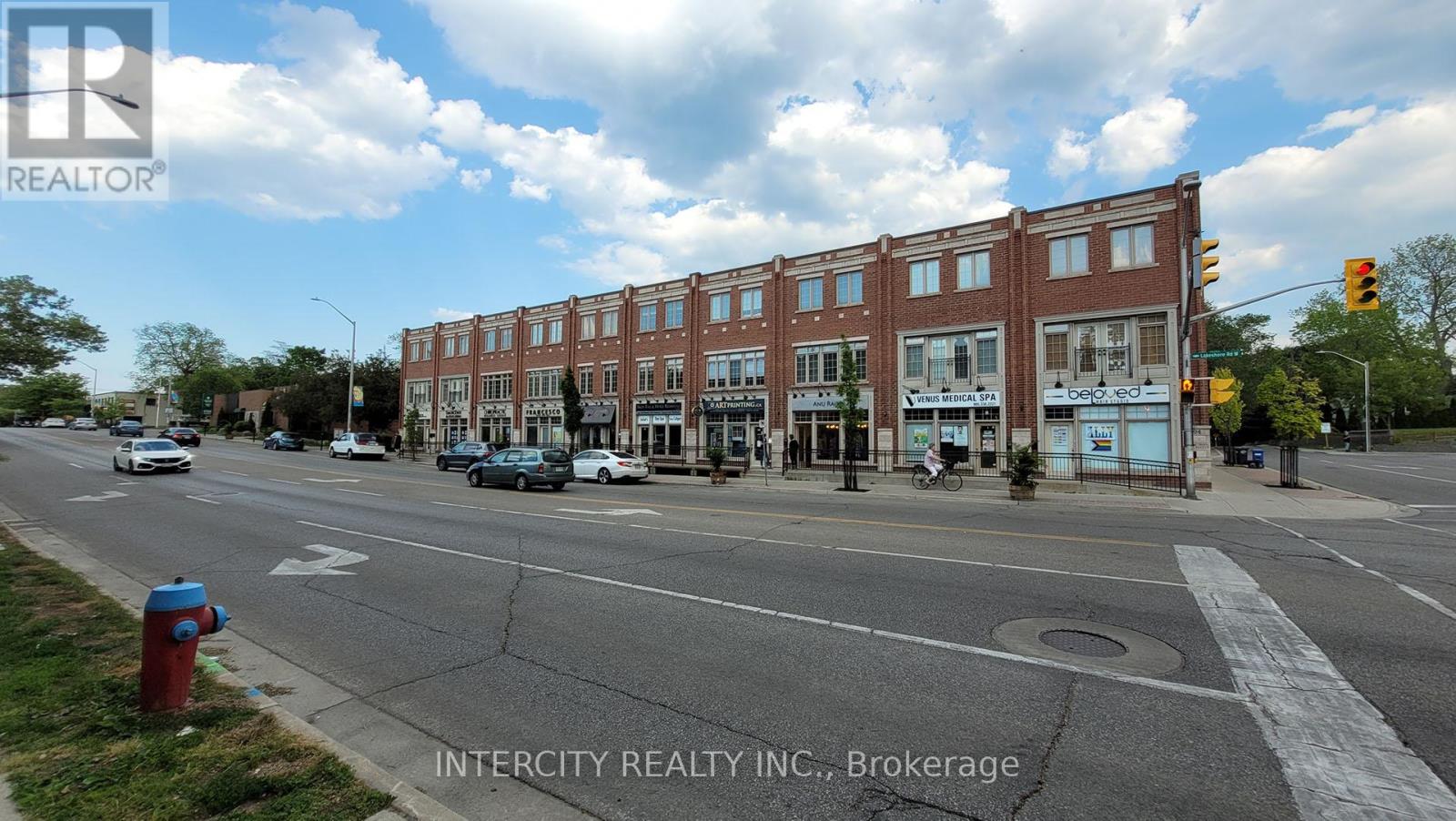 86 Lakeshore Road W, Oakville, Ontario  L6K 3A2 - Photo 4 - W12911658