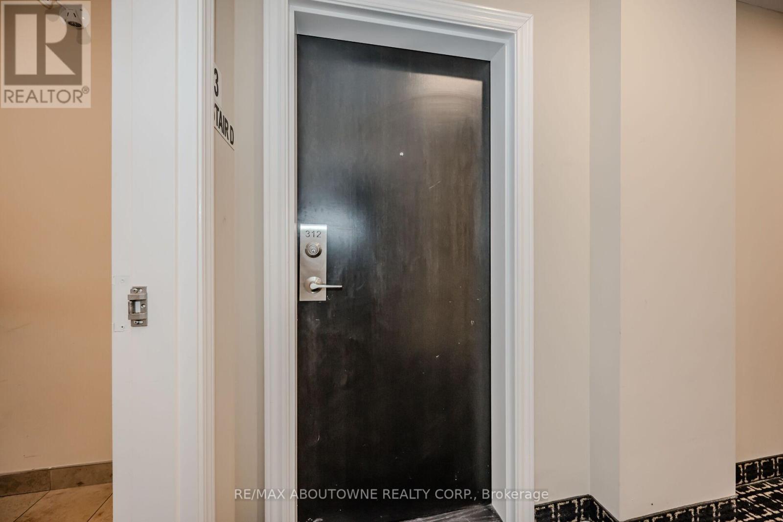 312 - 269 Georgian Drive, Oakville, Ontario  L6H 0L1 - Photo 4 - W12911662