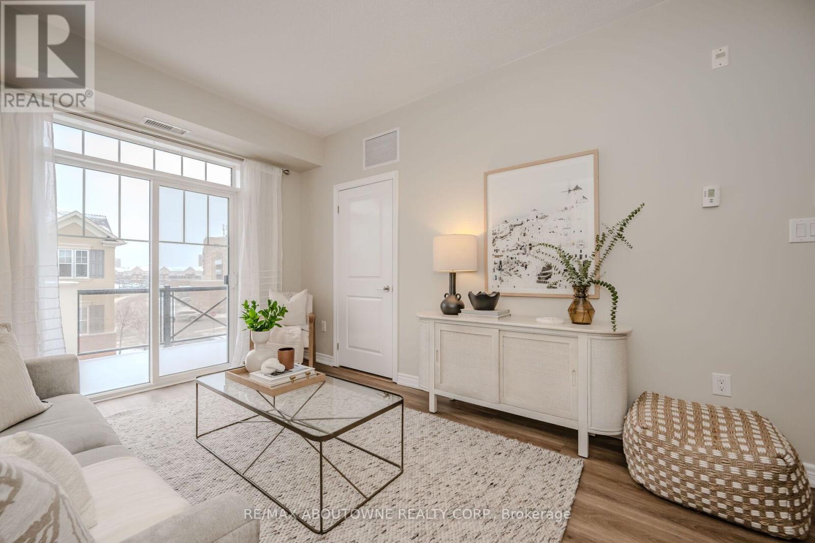 312 - 269 Georgian Drive, Oakville, Ontario  L6H 0L1 - Photo 9 - W12911662