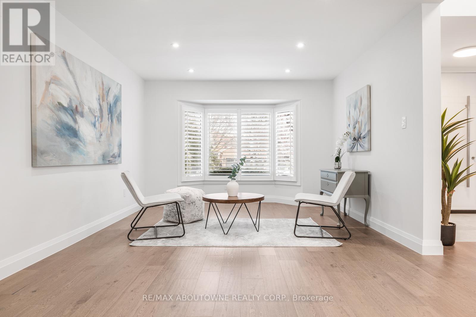 1324 Birchcliff Drive, Oakville, Ontario  L6M 2A4 - Photo 8 - W12911690